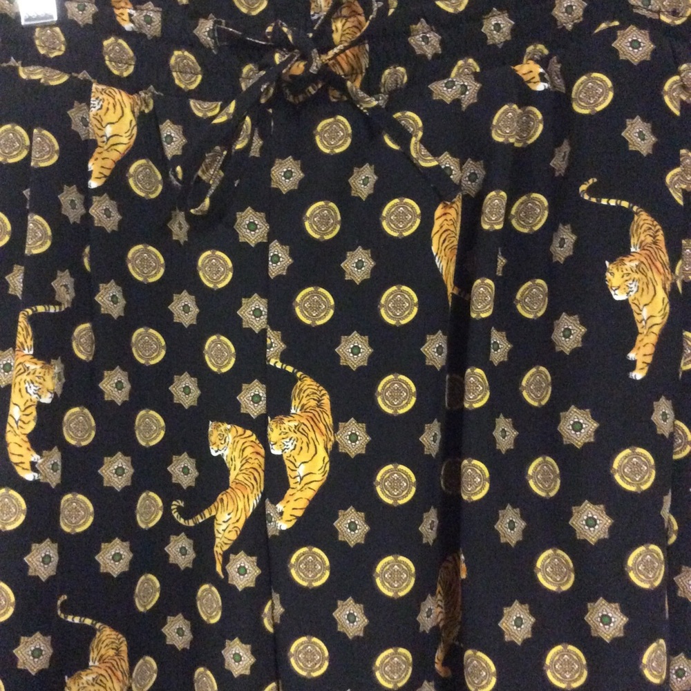 Zara Basic Tigger Cropped Pants - image 3